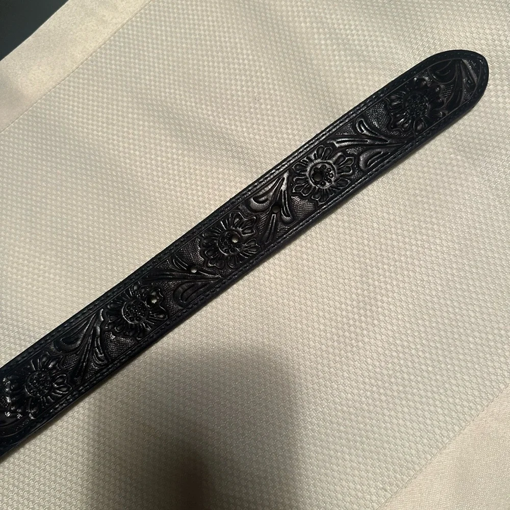 Like NEW! Idyllwind Black and Silver Floral Buckle Belt - Picture 7 of 8